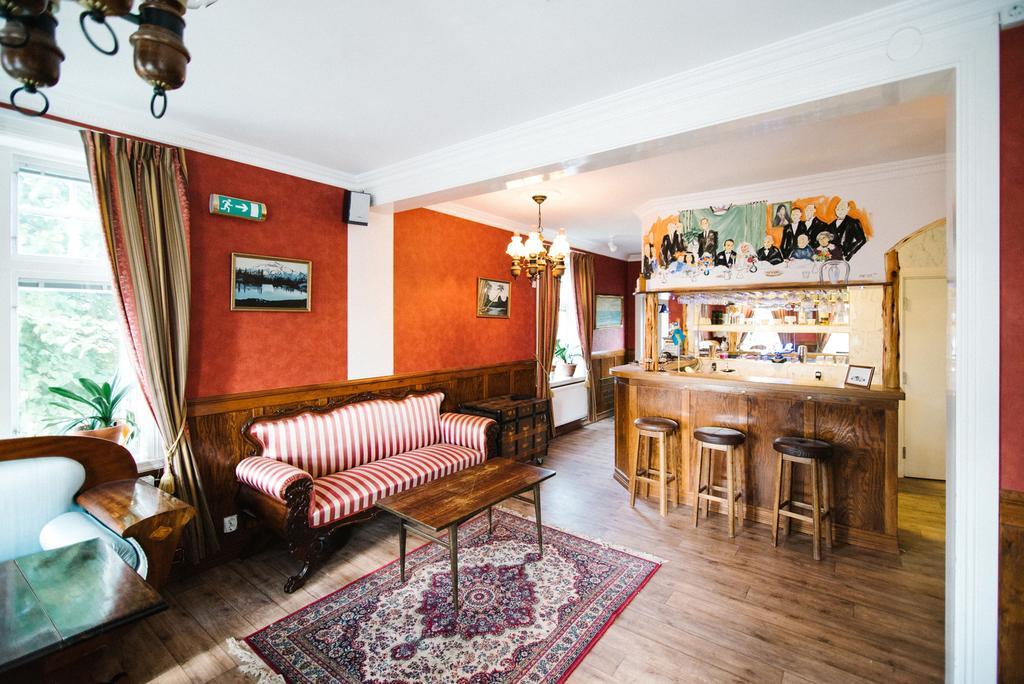 Urshult Hotell Экстерьер фото